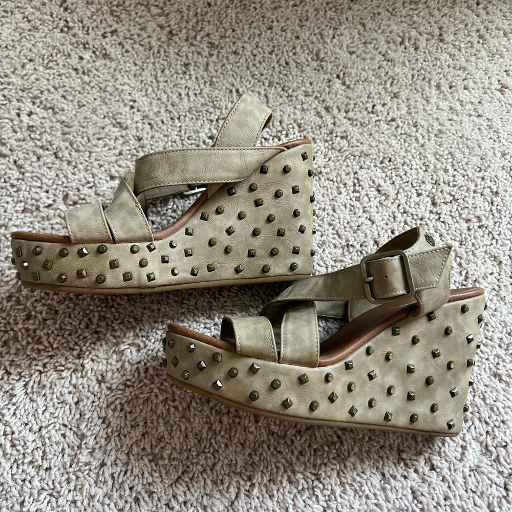 Volcom Tan Wedge Sandals Studded Detail | Women’s Platform Summer Sandals